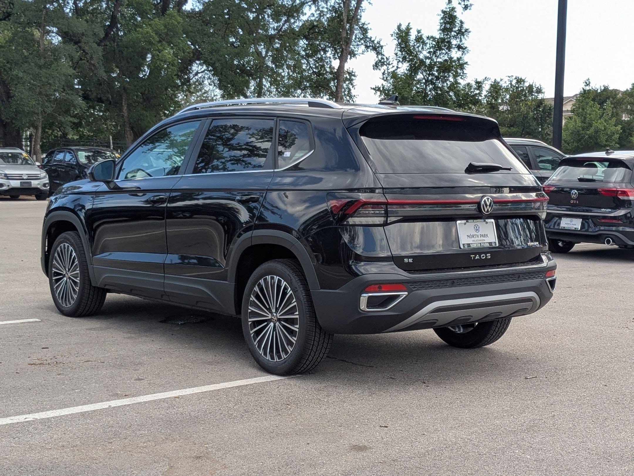 2025 Volkswagen Taos SE photo 2