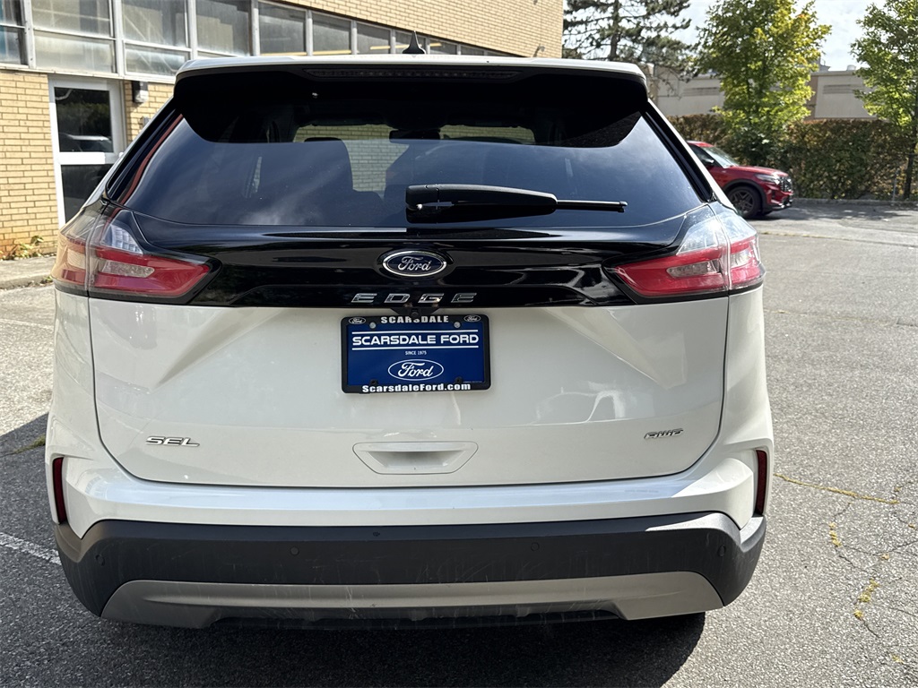 2022 Ford Edge SEL photo 5