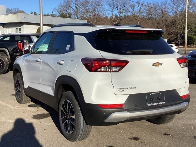 2025 Chevrolet Trailblazer LT photo 3