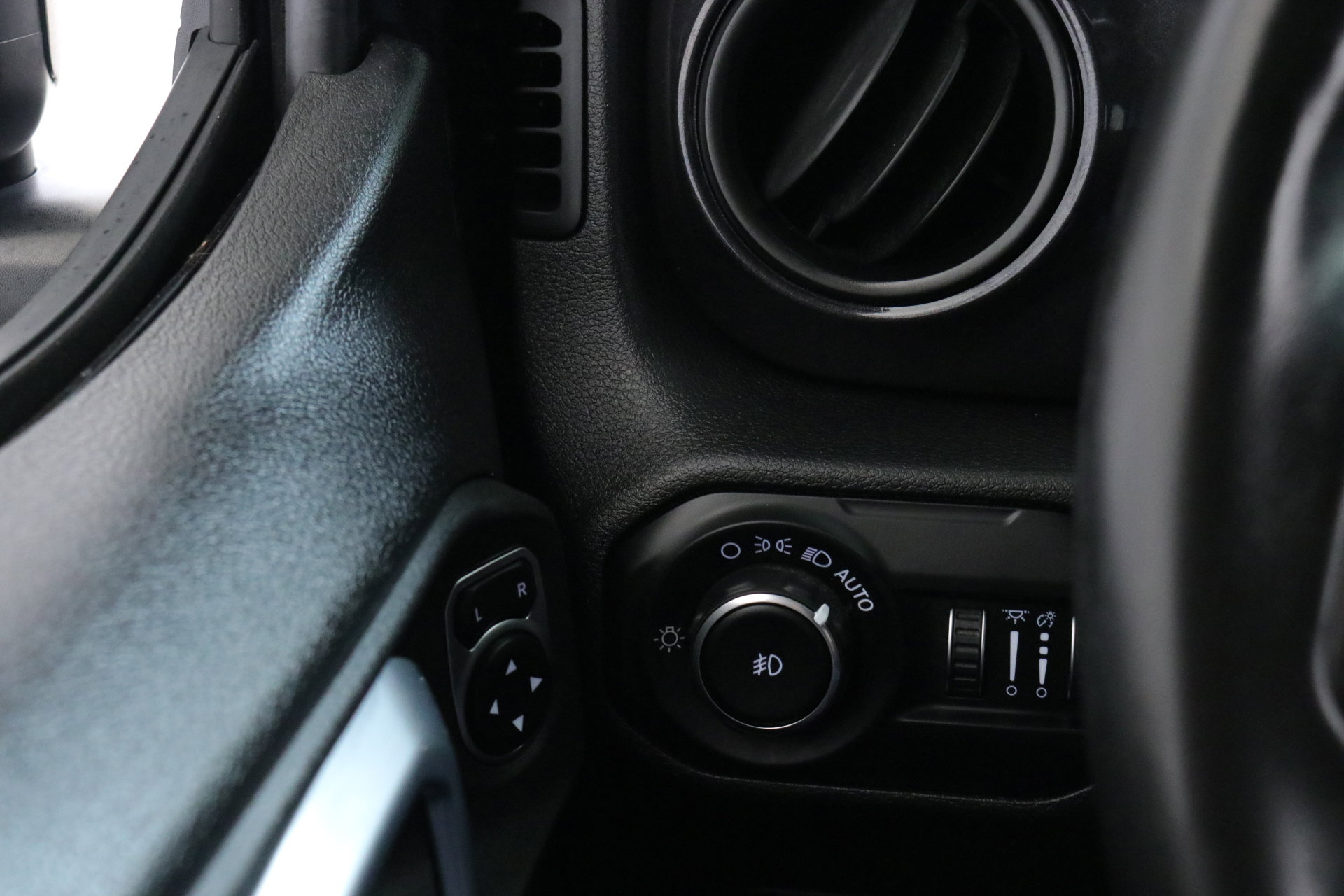 2020 Jeep Wrangler Unlimited Sport Altitude photo 15