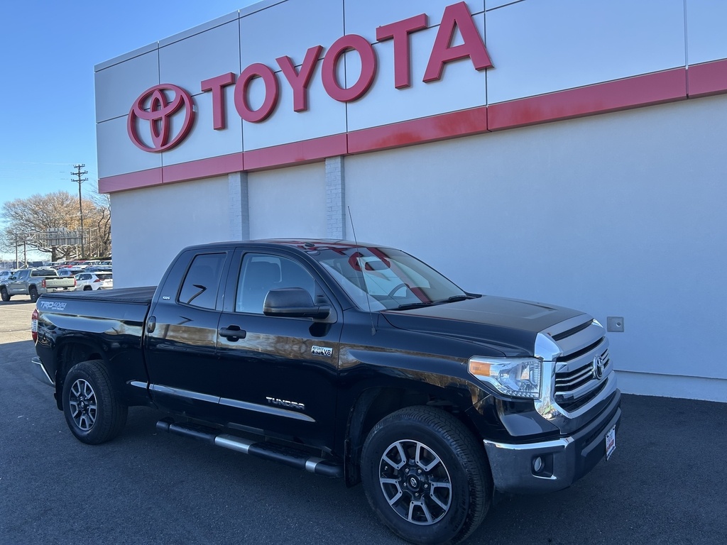 2016 Toyota Tundra SR5's photo