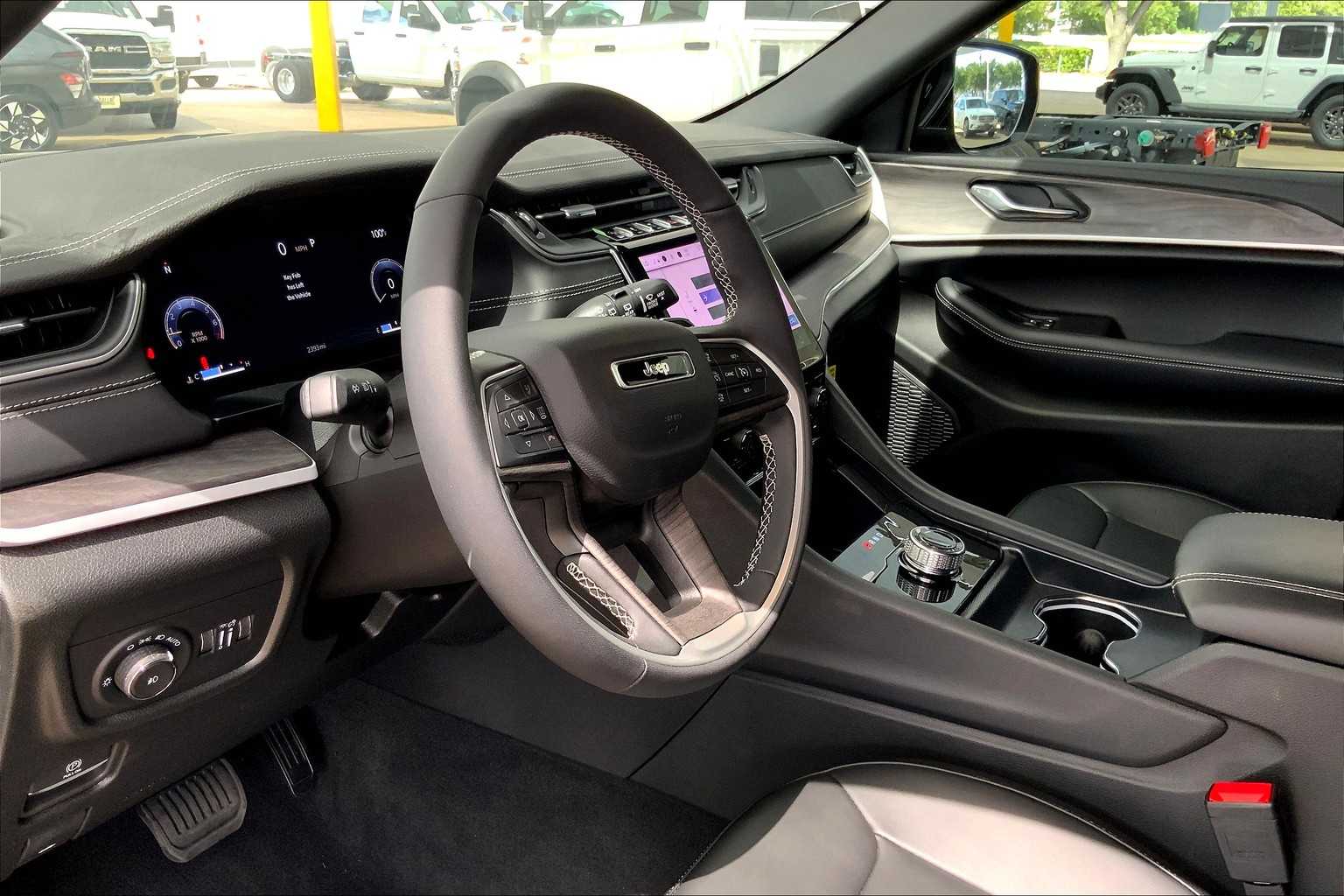 2025 Jeep Grand Cherokee Limited photo 8