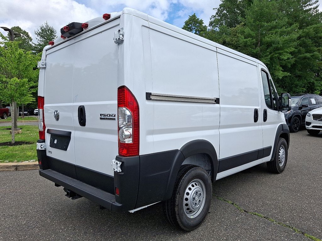 2025 Ram 1500 Tradesman photo 3