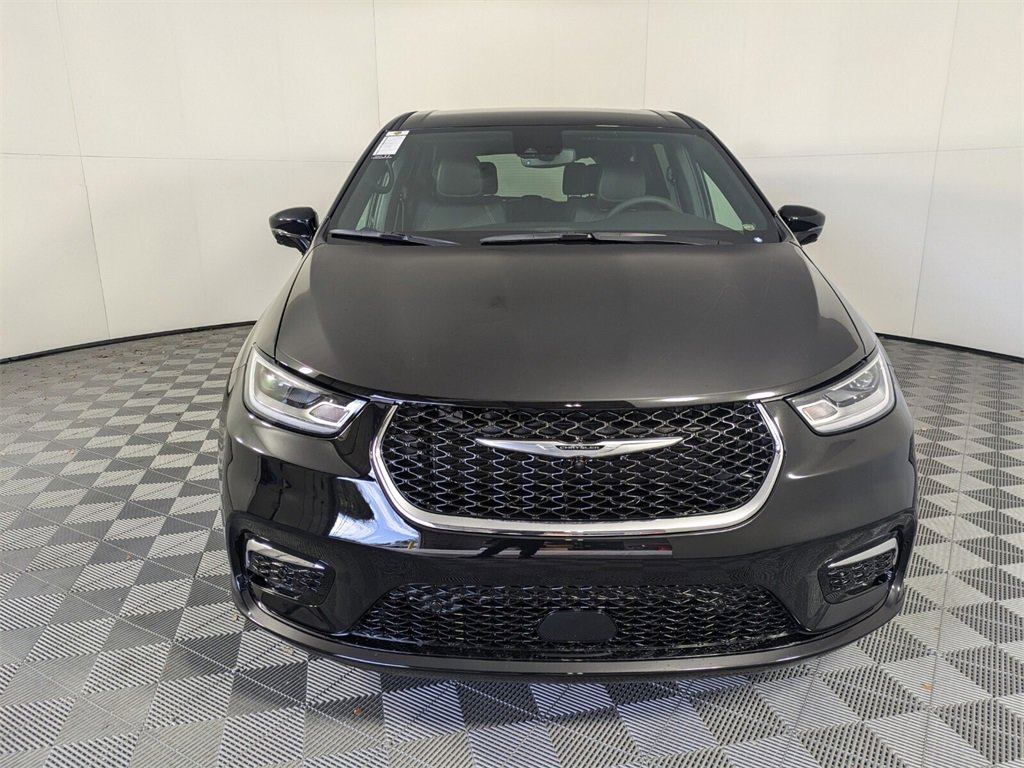 2025 Chrysler Pacifica photo 3