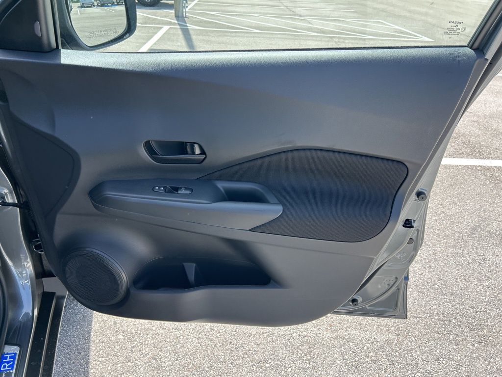 2025 Nissan Kicks Play S photo 29
