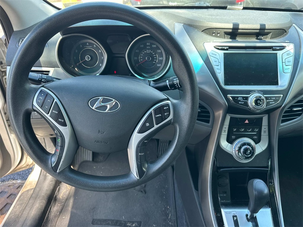 2011 Hyundai Elantra GLS photo 6