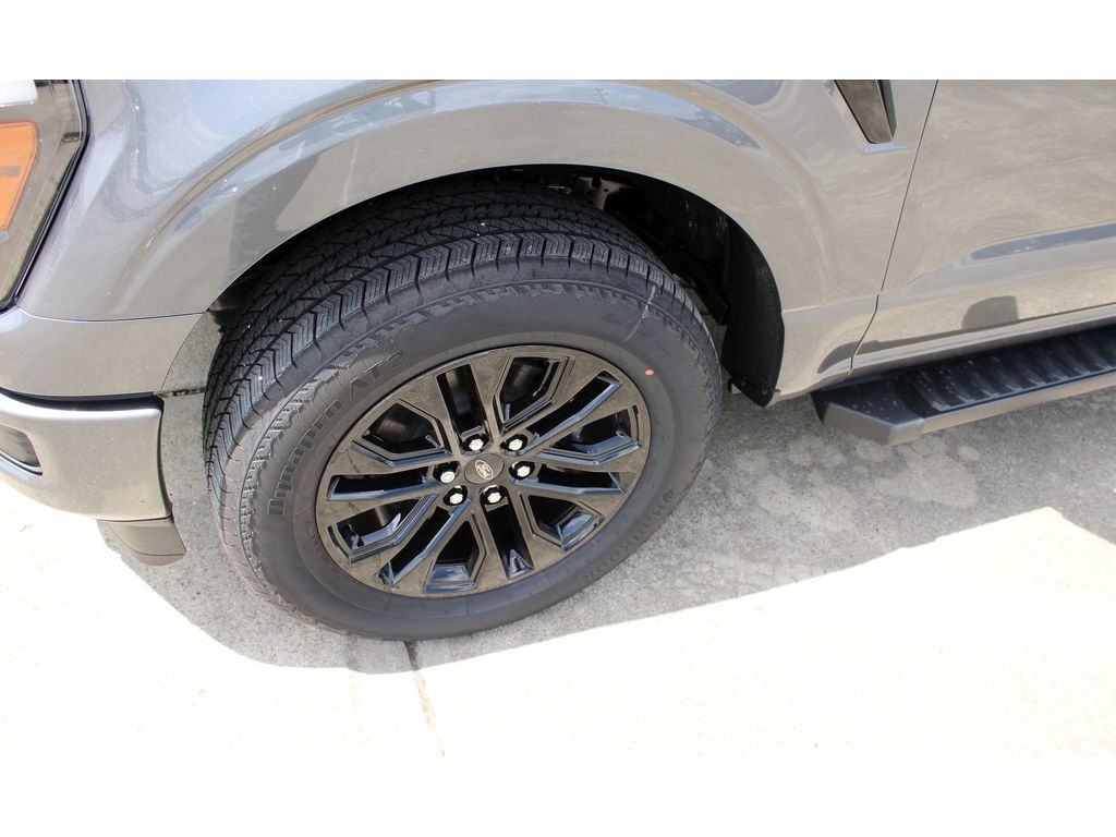 2025 Ford F-150 Lariat photo 3