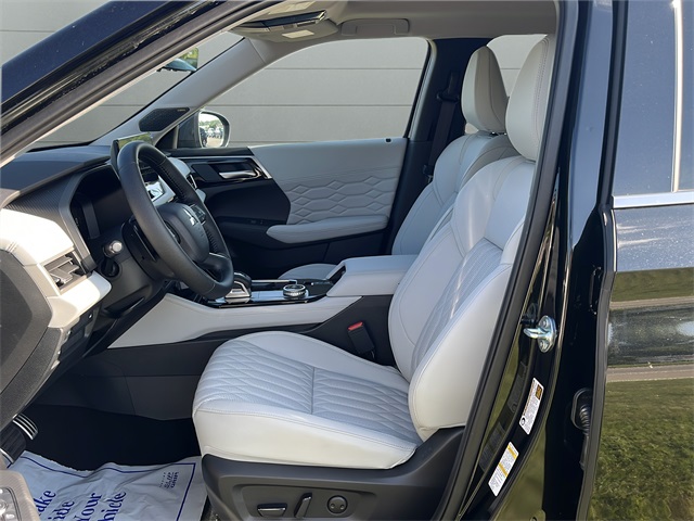 2025 Mitsubishi Outlander SEL photo 32