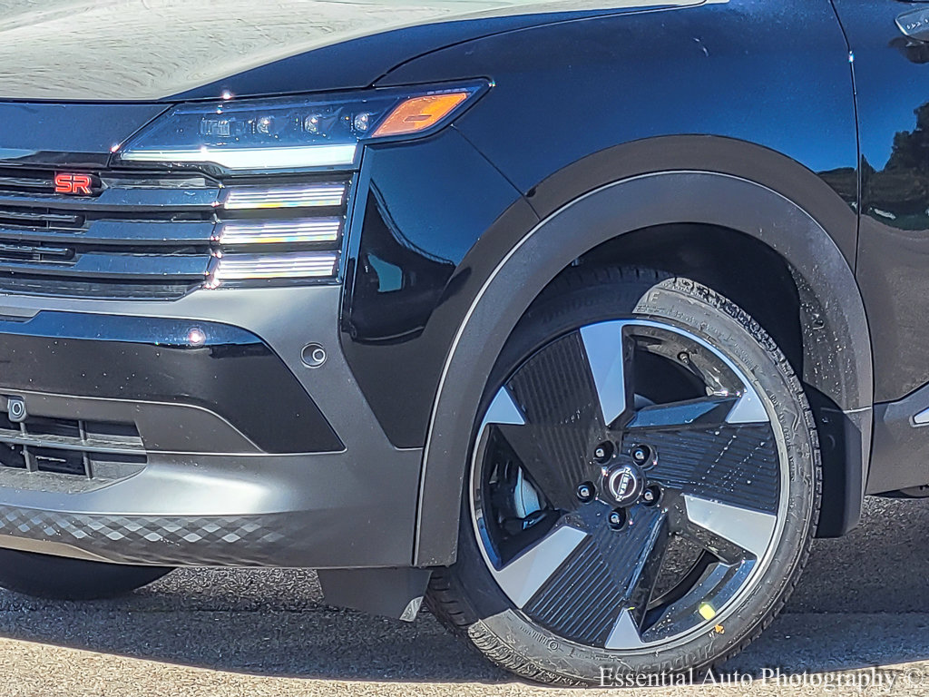 2025 Nissan Kicks SR photo 2