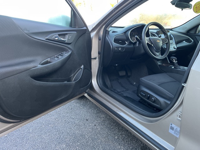 2023 Chevrolet Malibu 1LT photo 4