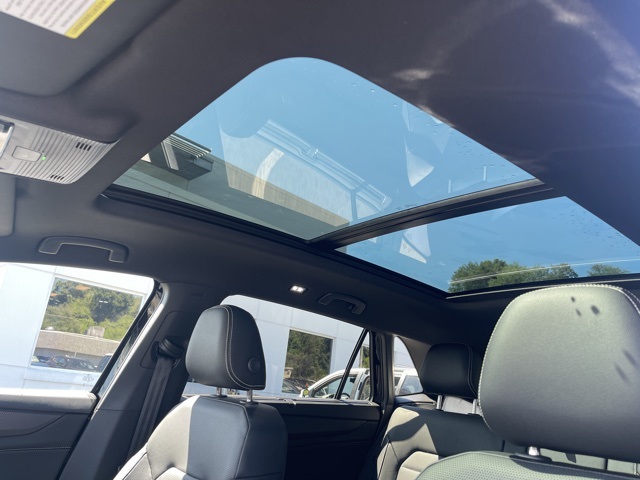 2026 Volkswagen Atlas Cross Sport SEL R-Line photo 16