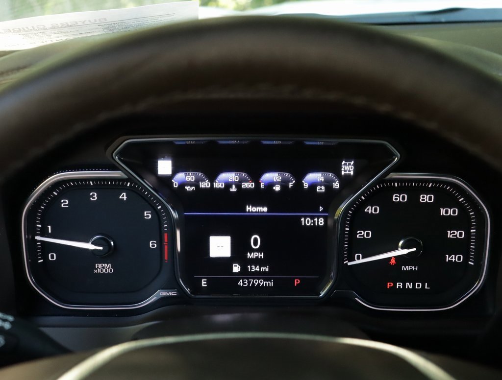 Used 2022 White Frost Tricoat GMC Denali image 12