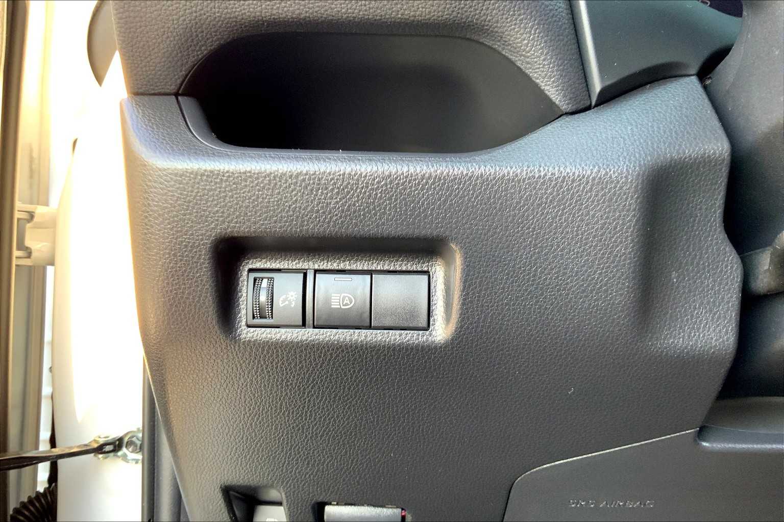 2024 Toyota RAV4 Hybrid SE photo 30