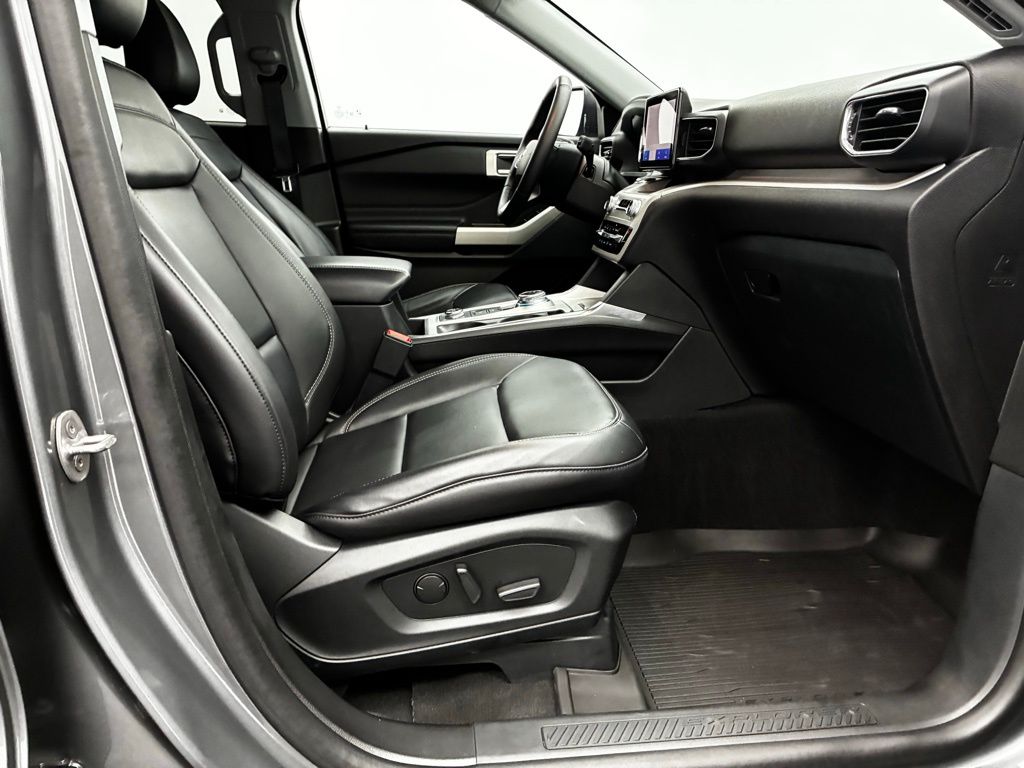 2023 Ford Explorer XLT photo 29