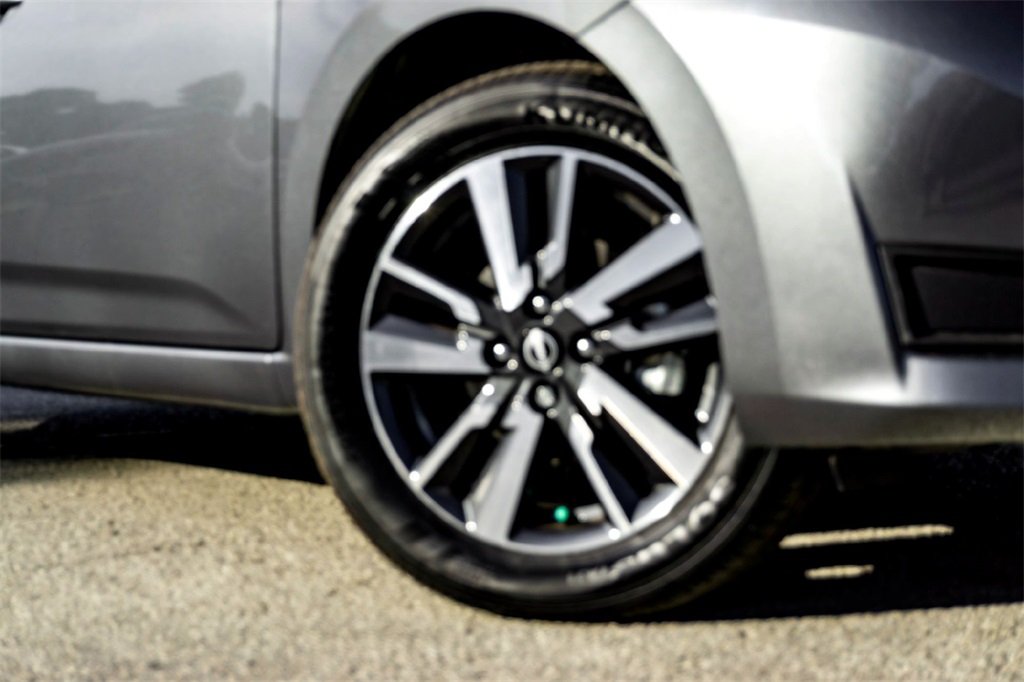 2025 Nissan Versa 1.6 SV photo 2