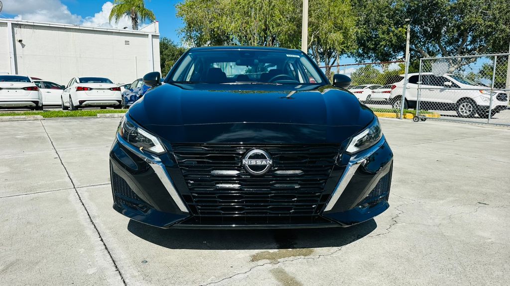 2025 Nissan Altima S photo 2