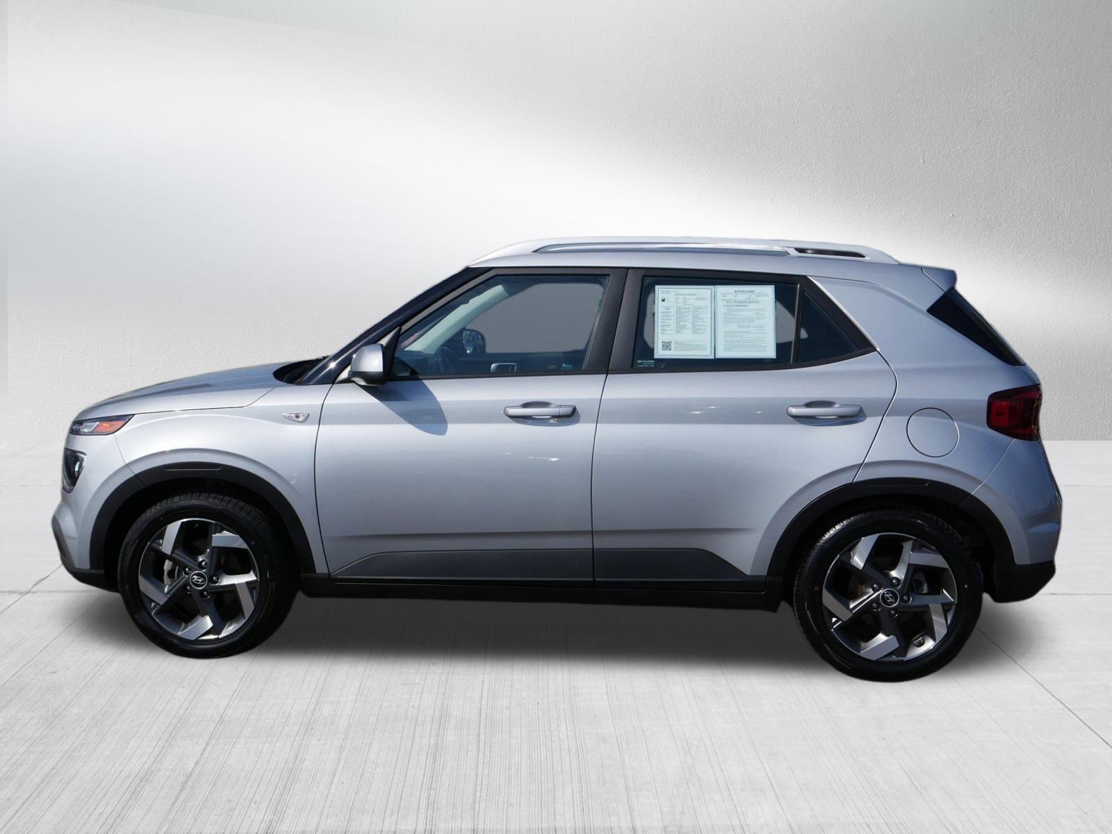 2022 Hyundai Venue SEL Limited photo 2