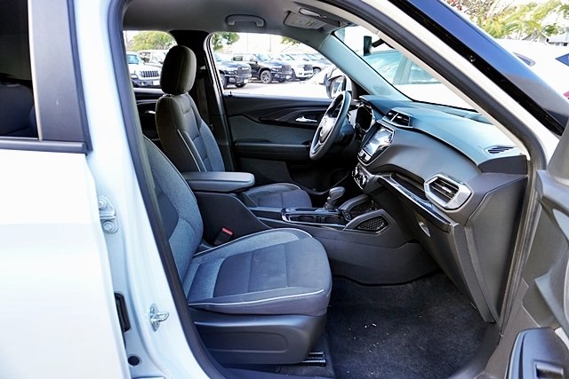 Used 2022 White Chevrolet LT image 10