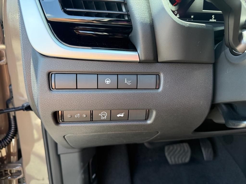 2025 Nissan Rogue SL photo 12