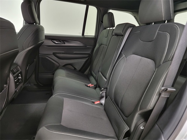 2025 Jeep Grand Cherokee Laredo X photo 12