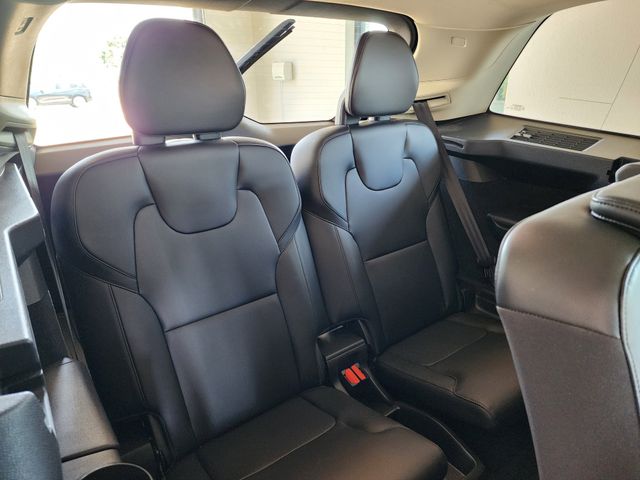 2022 Volvo XC90 T5 Momentum photo 25