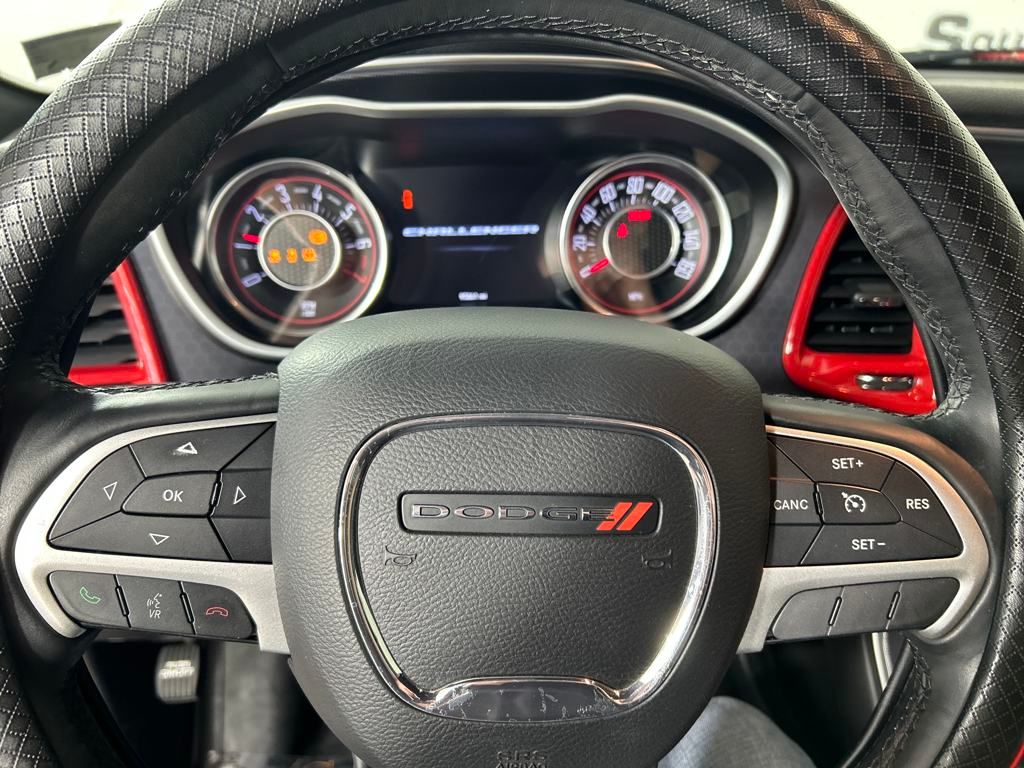 2015 Dodge Challenger SXT Plus photo 19