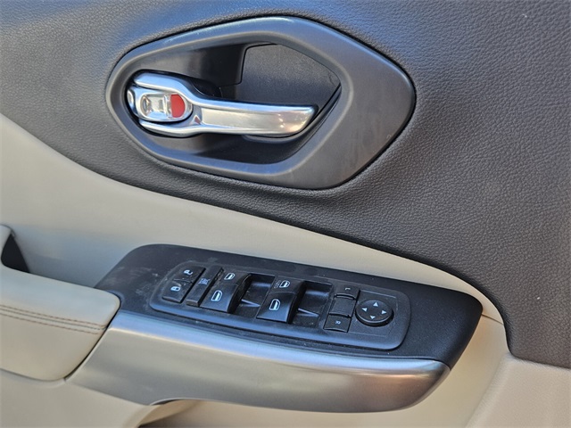 2020 Jeep Cherokee Latitude photo 27