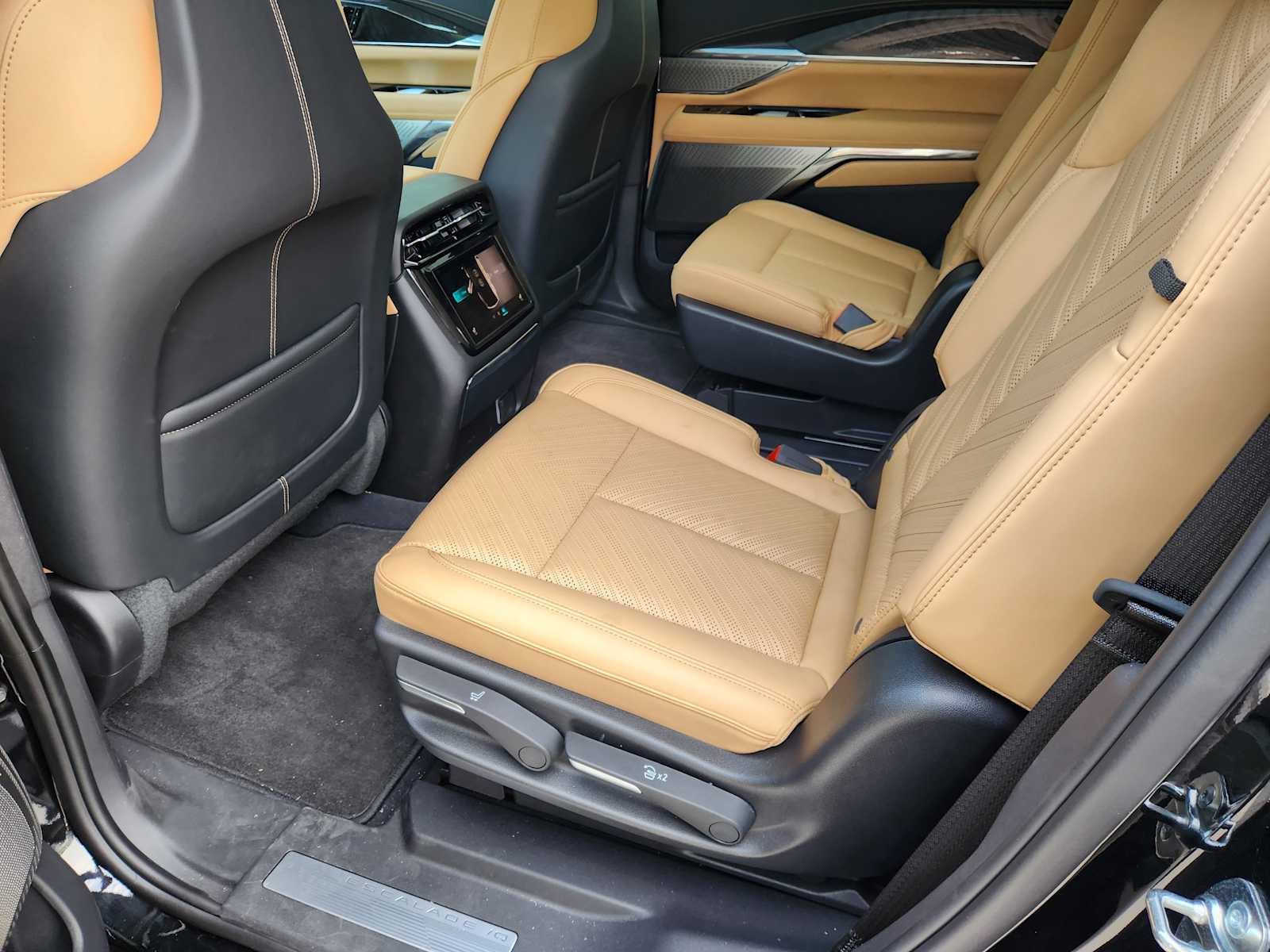 2025 Cadillac Escalade IQ Luxury photo 16