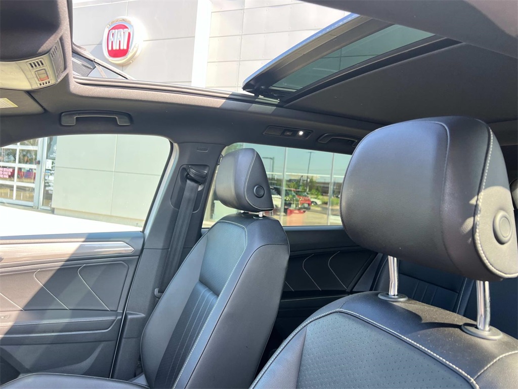 2022 Volkswagen Tiguan SE R-Line Black photo 15