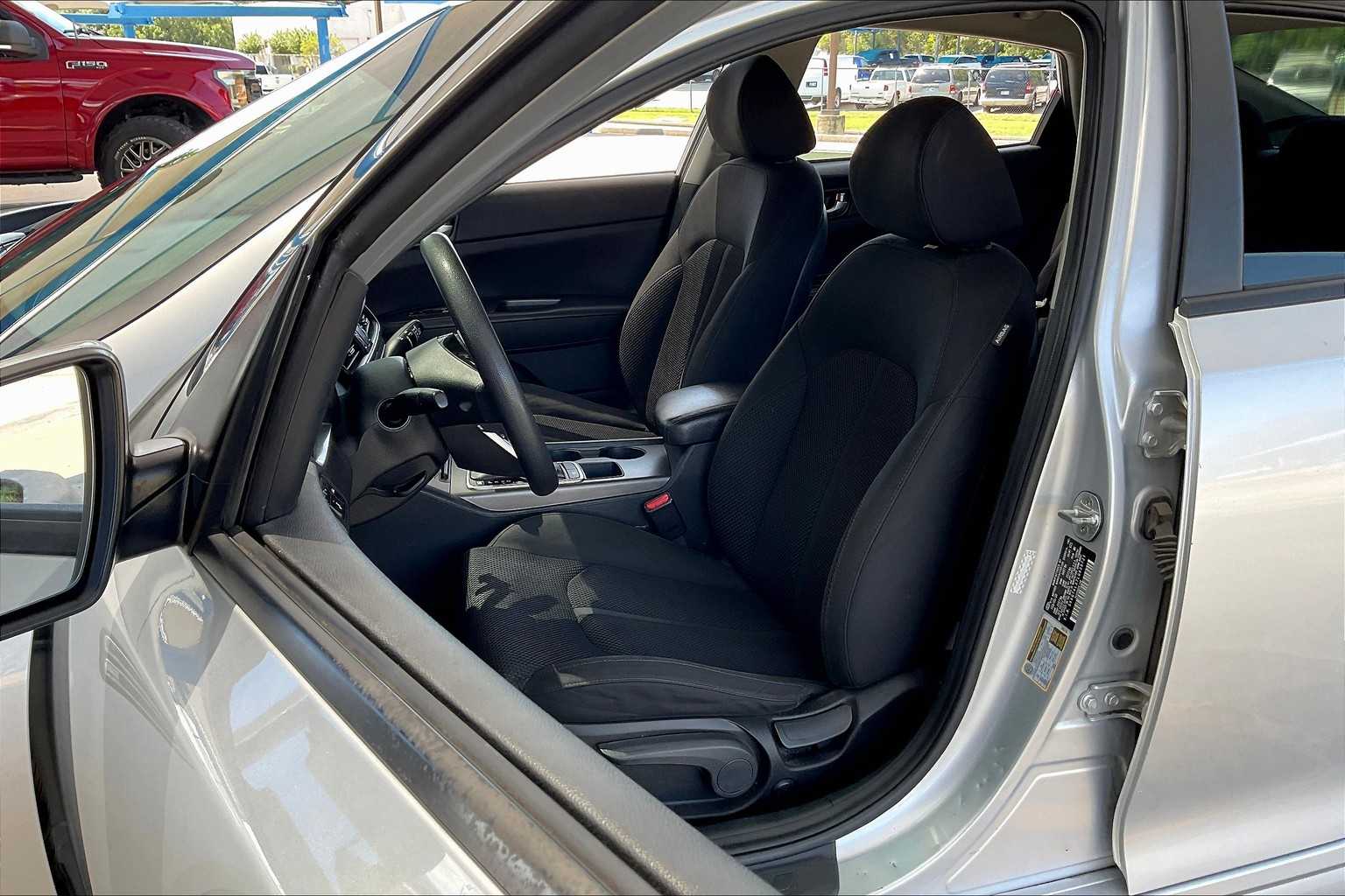 2020 Kia Optima LX photo 7