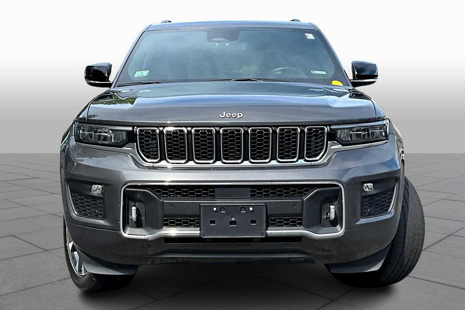 2022 Jeep Grand Cherokee Overland photo 3
