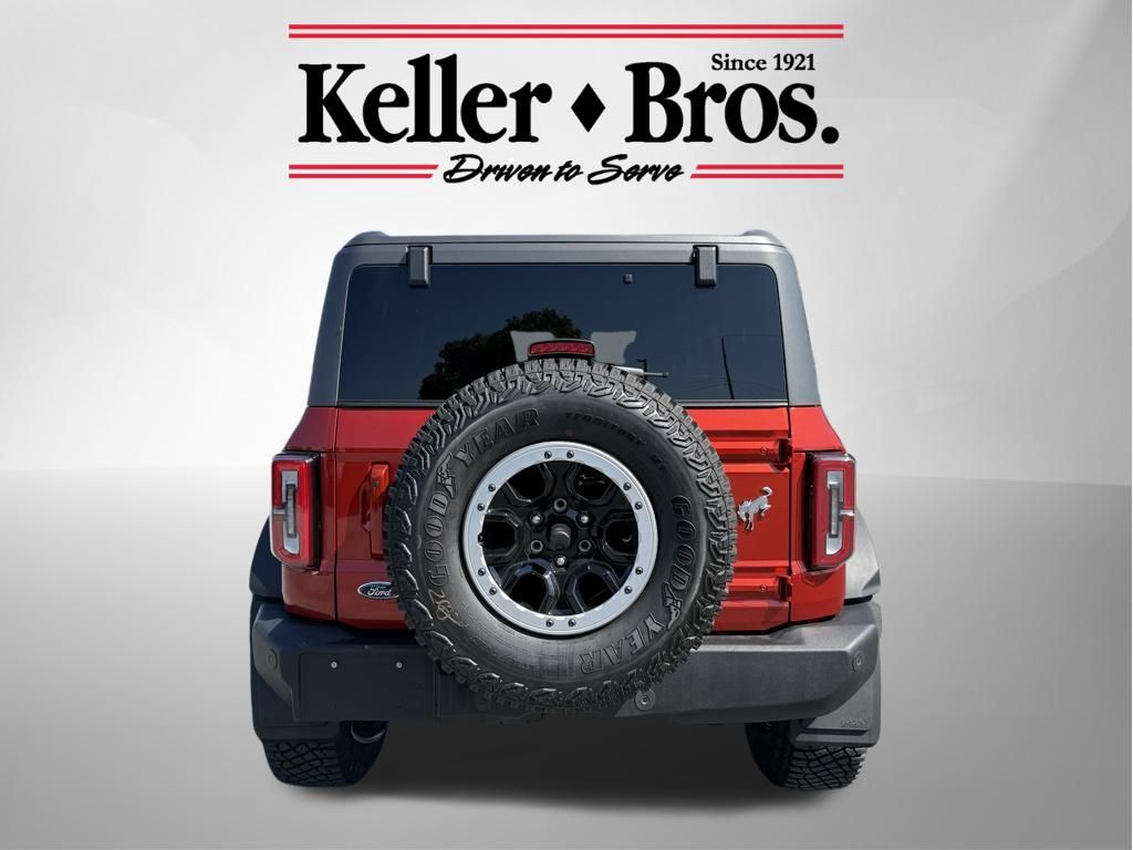2024 Ford Bronco Outer Banks photo 3