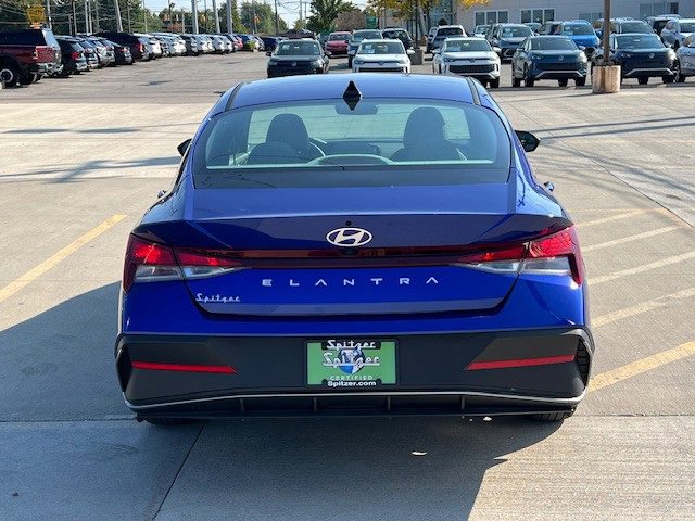 2024 Hyundai Elantra SEL photo 5