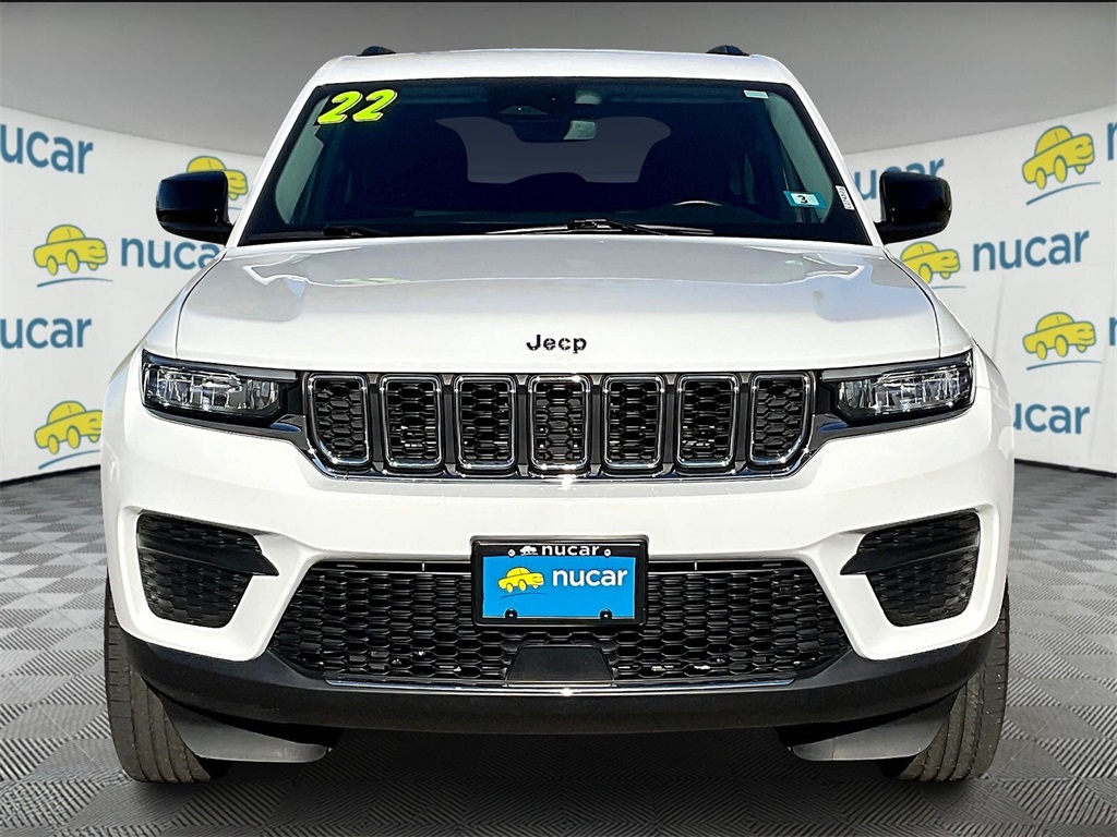 2022 Jeep Grand Cherokee Laredo photo 2