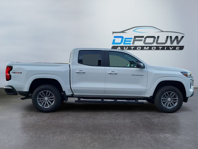 2024 Chevrolet Colorado LT photo 2