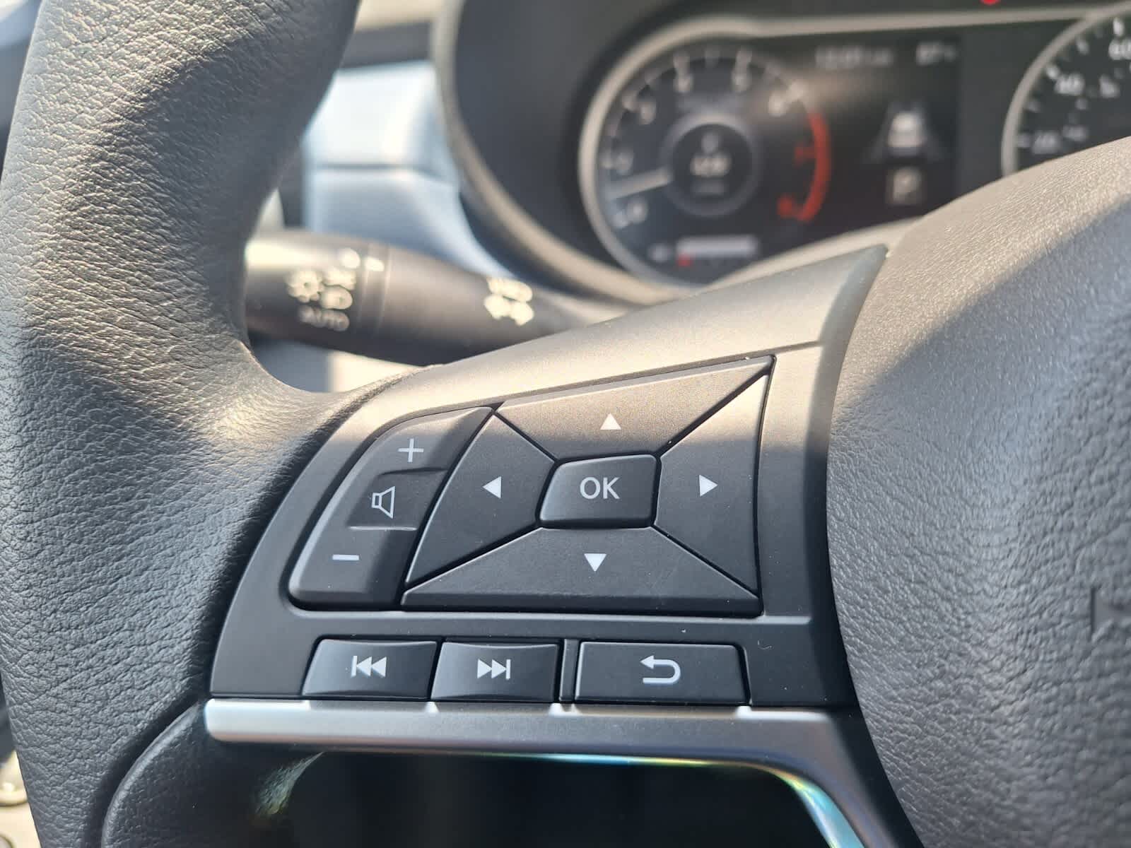 2025 Nissan Versa SV photo 12