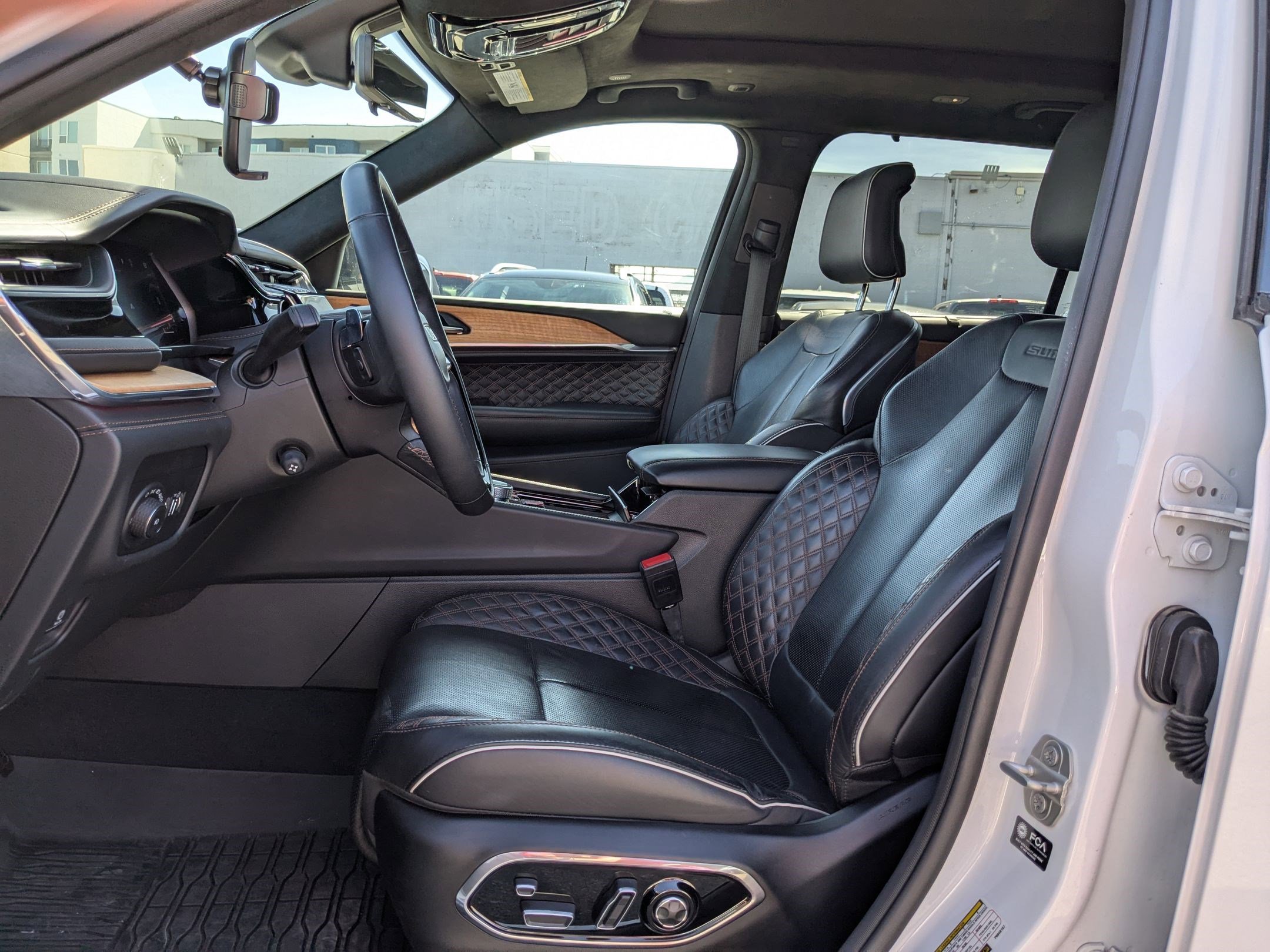 2023 Jeep Grand Cherokee L Summit Reserve photo 22