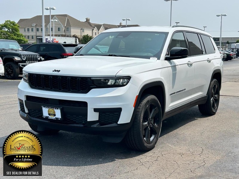 2023 Jeep Grand Cherokee Altitude photo 4