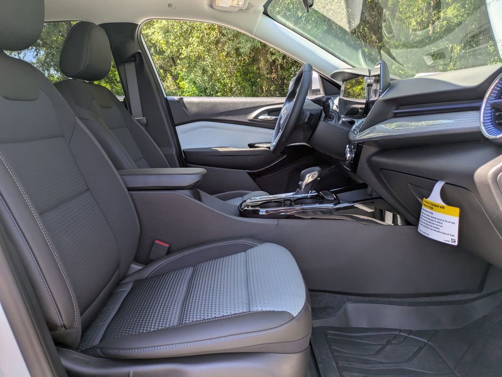 2025 Chevrolet Trax LT photo 26