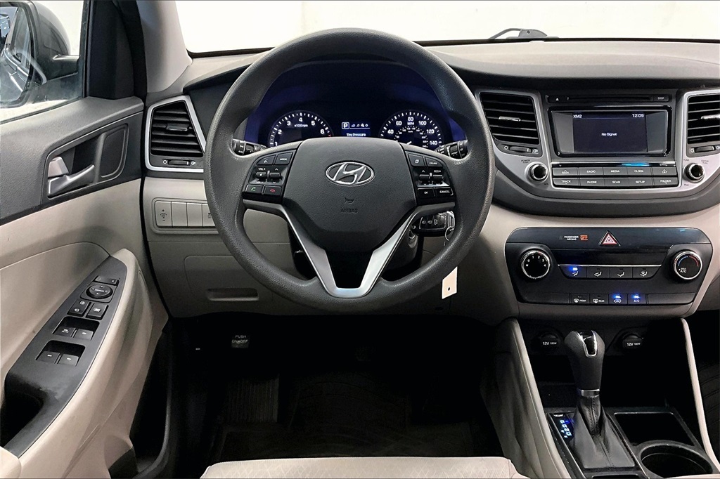 2016 Hyundai Tucson SE photo 2