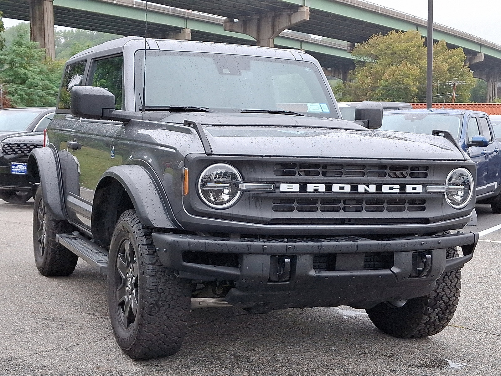 2024 Ford Bronco Black Diamond photo 2