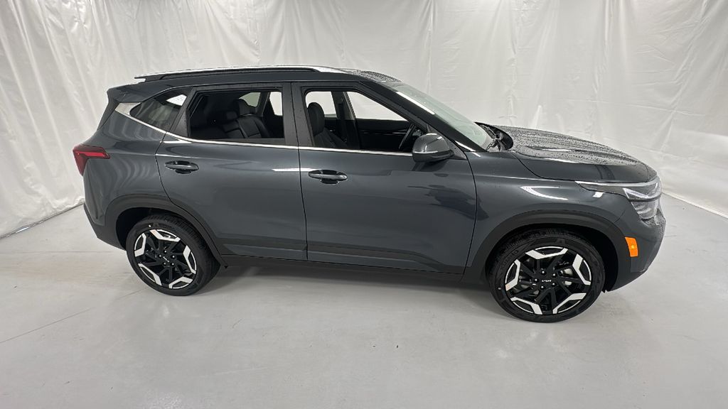 2026 Kia Seltos SX photo 2
