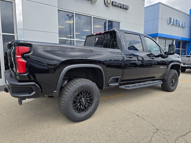 2025 Chevrolet Silverado 2500HD ZR2 photo 3