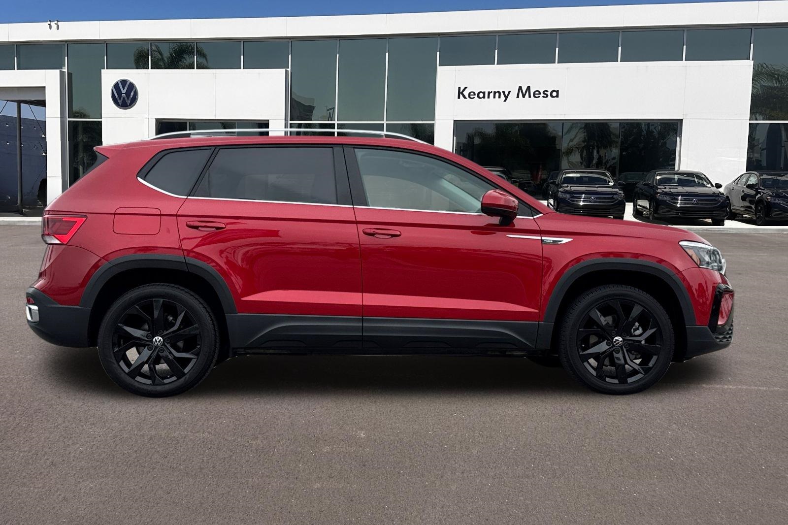 2022 Volkswagen Taos SE photo 3