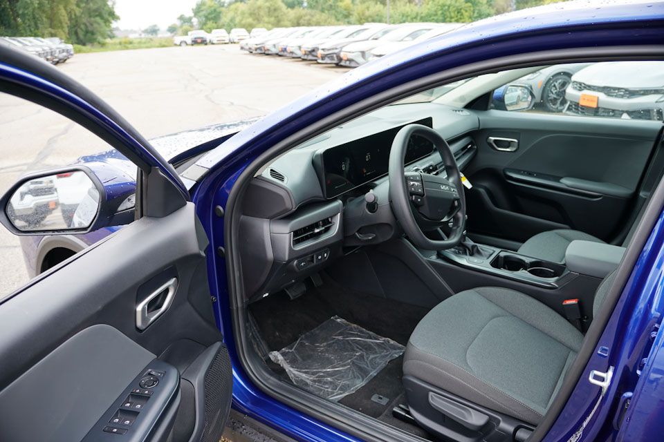 2025 Kia K4 LXS photo 10