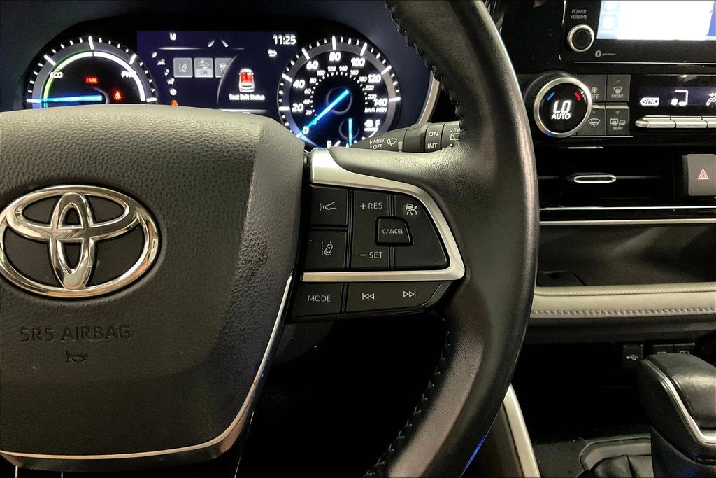 2021 Toyota Highlander Hybrid XLE photo 18