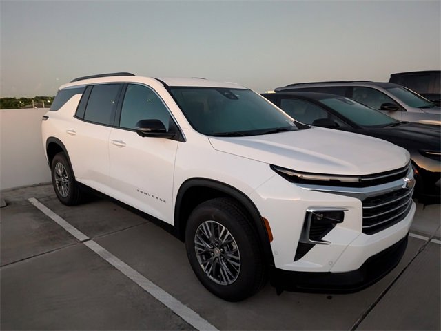 2026 Chevrolet Traverse photo 2