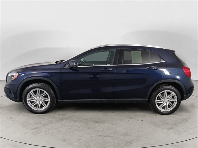 2017 Mercedes Benz GLA 250 4MATIC photo 2