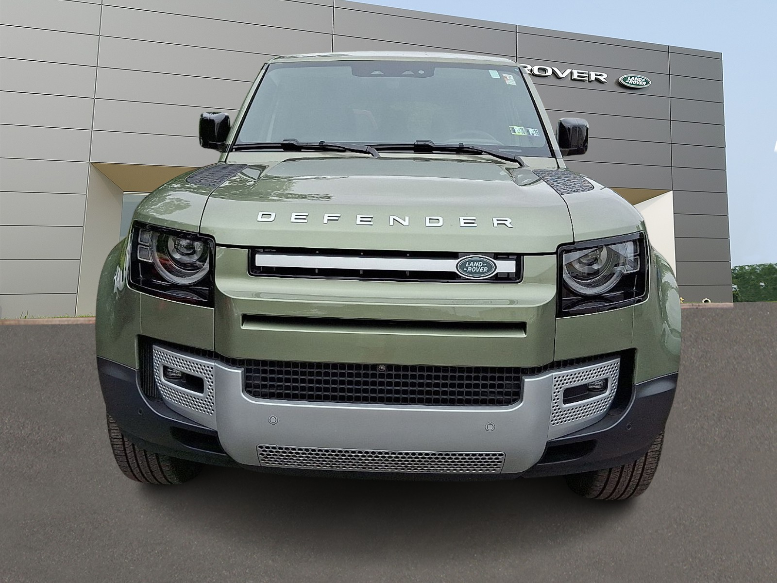 2025 Land Rover Defender 110 photo 5