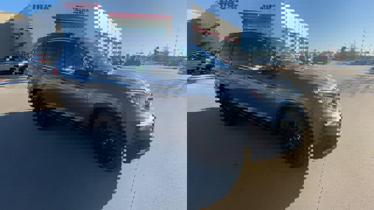 Used 2021 Honda Pilot SE with VIN 5FNYF6H25MB008452 for sale in Kansas City